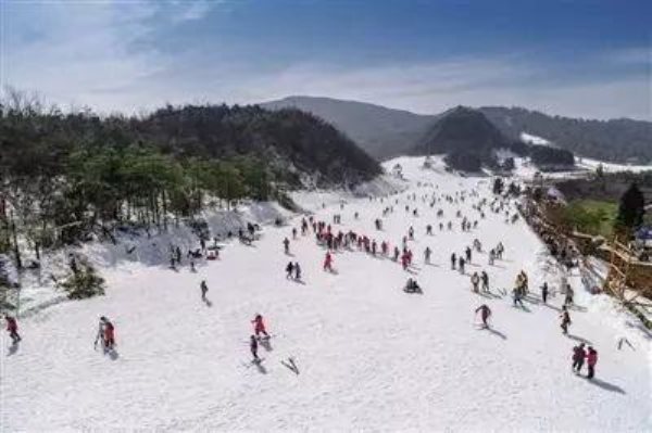 蓮花山滑雪場(chǎng)
